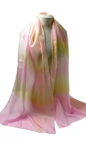 Fular de seda en color rosa y amarillo.