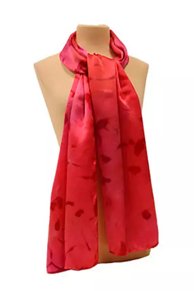 Fular de seda en tonos rojos y fucsias. - Imagen 3