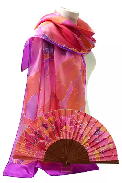 Conjunto de Fular de seda y abanico de seda de 23 cm. Hibiscos fucsias, naranjas, amarillos y morados