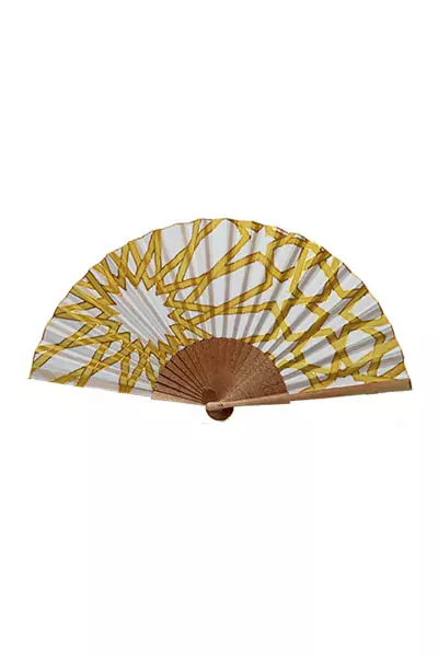 Abanico de seda Mosaico árabe I tonos dorados fondo blanco de 23 cm.